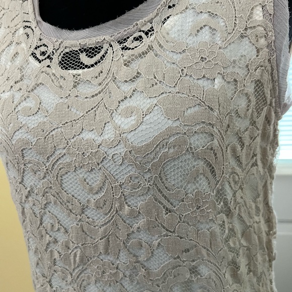 Lacy dress by Vera Wang - Picture 5 of 6